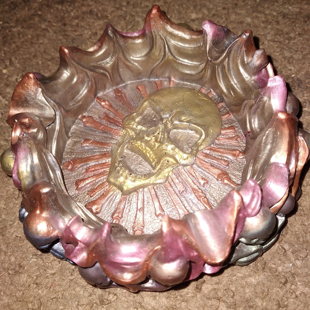 Skull resin ashtray